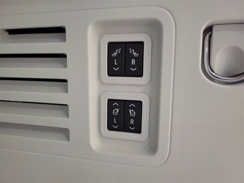 New 2026 Buick Enclave Avenir w/ Super Cruise Package image 13