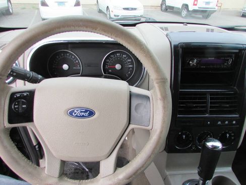 Used 2006 Ford Explorer XLT image 15