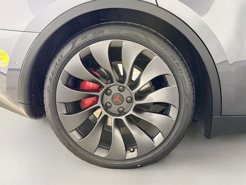 Used 2022 Tesla Model Y Performance image 31