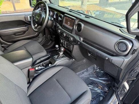 Used 2023 Jeep Wrangler Unlimited AWD/4WD image 35