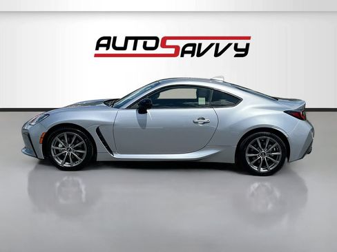 Used 2024 Toyota GR86 RWD image 4