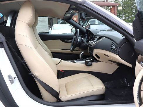 Used 2010 BMW Z4 sDrive35i RWD image 22