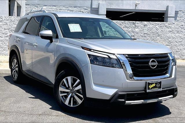 Used 2025 Nissan Pathfinder SL w/ Lighting Package (N92) AWD/4WD image 12