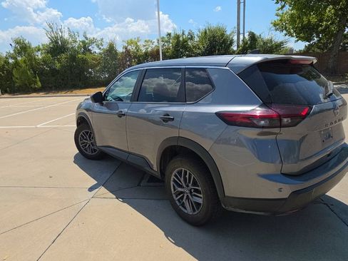 Used 2024 Nissan Rogue S FWD image 4
