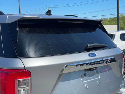 Used 2024 Ford Explorer XLT AWD/4WD image 31
