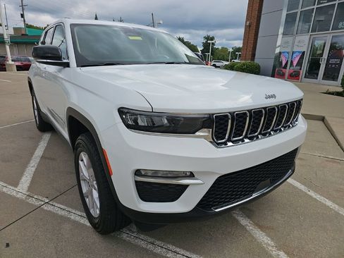 Used 2022 Jeep Grand Cherokee Limited AWD/4WD image 3