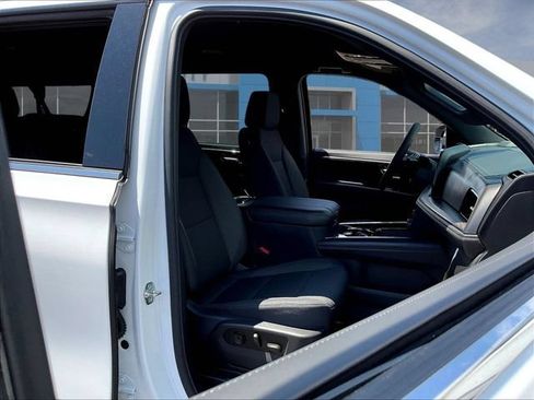 New 2026 Chevrolet Suburban LS RWD image 13