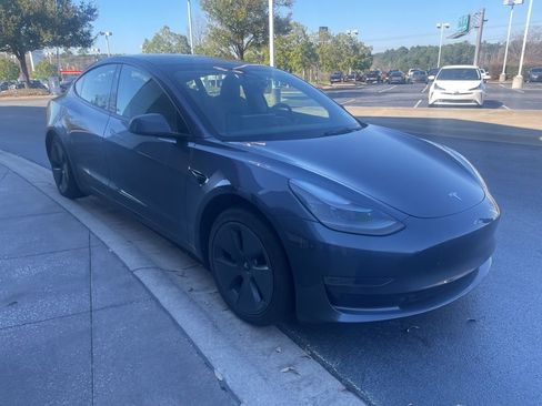 Used 2023 Tesla Model 3 Standard Range image 2