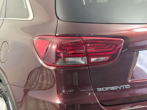 Used 2020 Kia Sorento LX FWD image 36