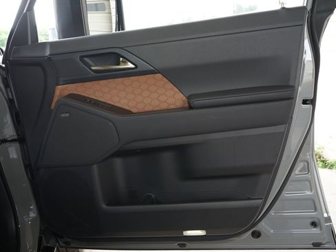Used 2026 Lexus GX 550 w/ Accessory Package (31) AWD/4WD image 21