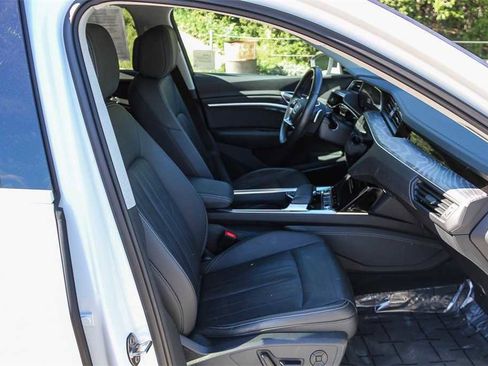 Used 2023 Audi e-tron Premium Plus w/ Premium Plus Package image 18