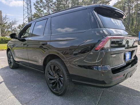 New 2026 Lincoln Navigator Reserve w/ Jet Appearance Package AWD/4WD image 6