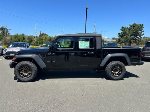 Used 2023 Jeep Gladiator Sport AWD/4WD image 2