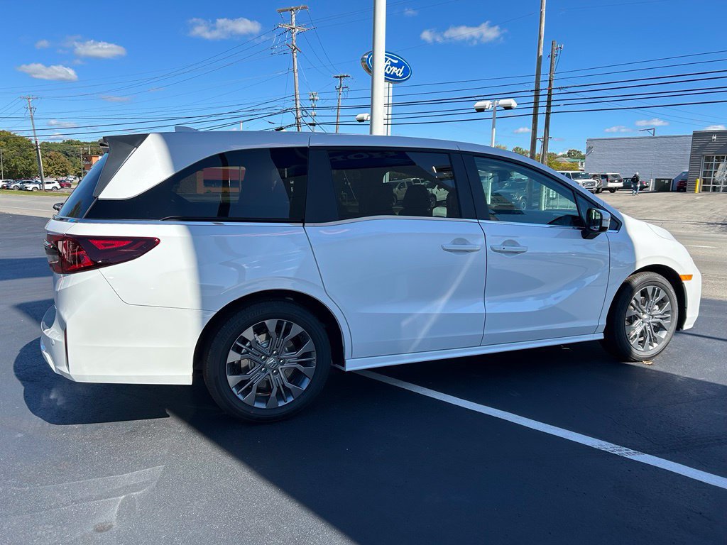 New 2026 Honda Odyssey Touring image 2