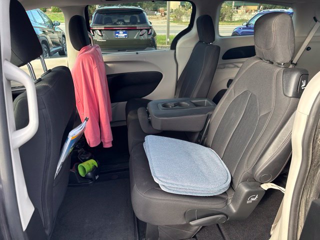 Used 2018 Chrysler Pacifica Touring Plus w/ Tire & Wheel Group FWD image 14