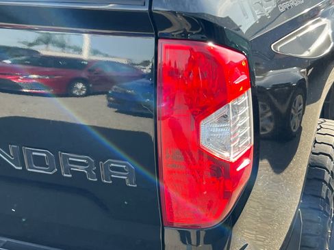 Used 2018 Toyota Tundra Limited w/ Limited Premium Package AWD/4WD image 18
