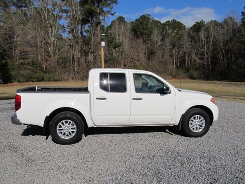 Used 2019 Nissan Frontier SV image 7