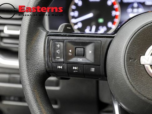 Used 2023 Nissan Rogue SV image 29