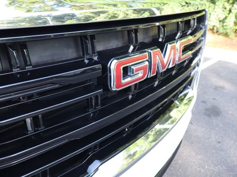 Used 2022 GMC Yukon SLE w/ Gmc Pro Safety Plus Package RWD image 14