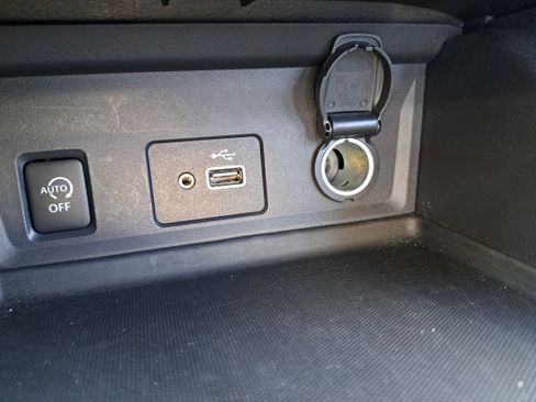 Used 2025 Nissan Sentra S image 27