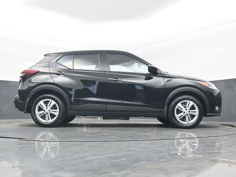 Certified 2025 Nissan Kicks Play S image 27