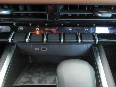 Used 2025 GMC Canyon AT4 AWD/4WD image 18