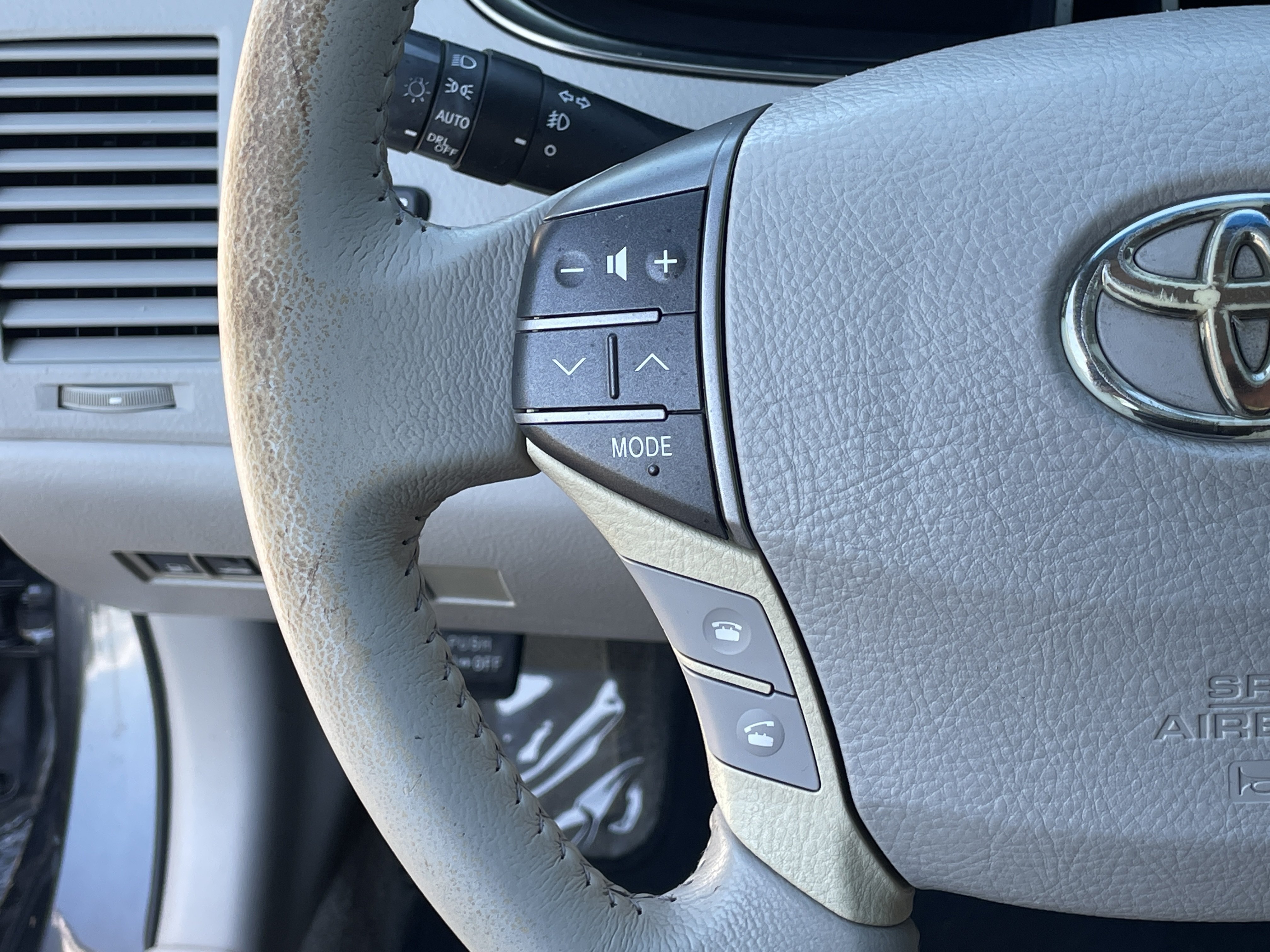 Used 2011 Toyota Avalon FWD image 18