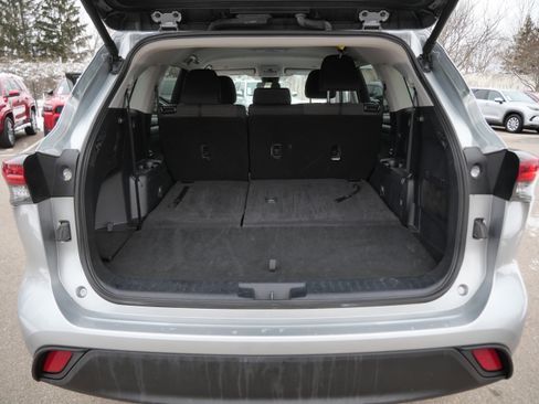 Certified 2024 Toyota Highlander LE image 19