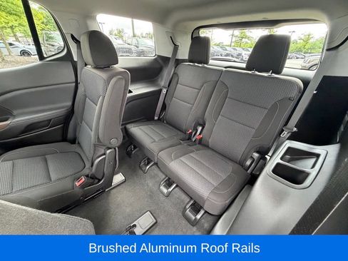 Used 2023 GMC Acadia SLE w/ Driver Convenience Package FWD image 19
