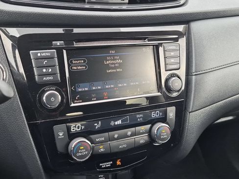 Used 2018 Nissan Rogue SV AWD/4WD image 17