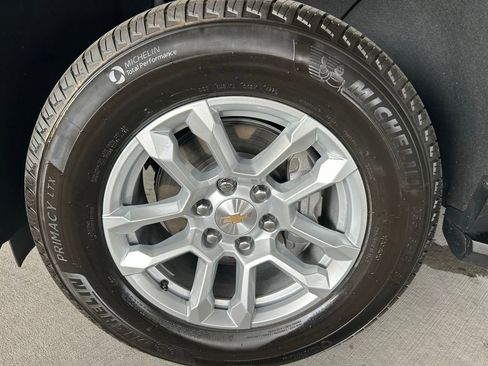 Used 2025 Chevrolet Tahoe LS image 9