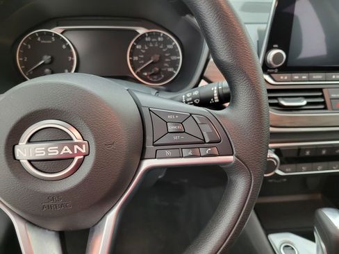 Used 2024 Nissan Altima 2.5 SV image 5