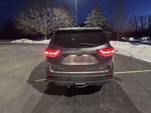 Used 2018 Toyota Highlander XLE image 4