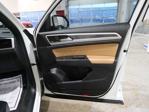 Used 2022 Volkswagen Atlas Cross Sport SEL Premium R-Line image 34