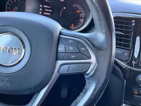 Used 2020 Jeep Grand Cherokee Laredo w/ 18" Wheel & 8.4" Radio Group image 19