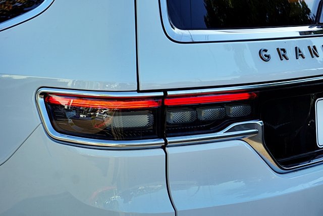 Used 2022 Jeep Grand Wagoneer Series III AWD/4WD image 8