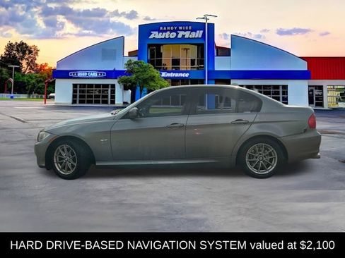 Used 2010 BMW 328i xDrive Sedan AWD/4WD image 3