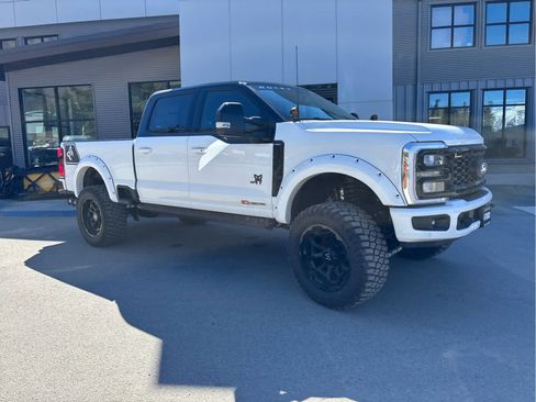 New 2026 Ford F250 Lariat w/ Black Appearance Package image 19