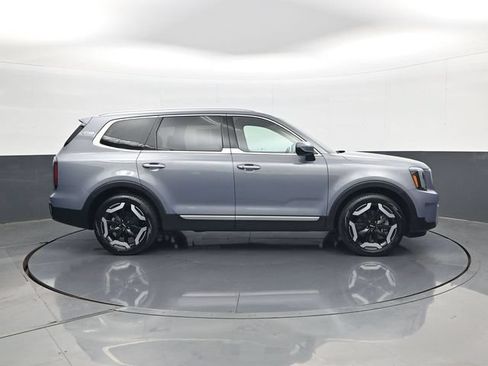Used 2024 Kia Telluride EX w/ EX Captain's Chair Package AWD/4WD image 4