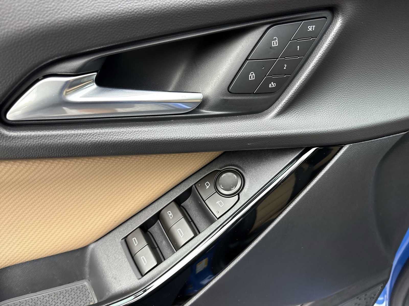 New 2026 Chevrolet Equinox ACTIV w/ Convenience Package III AWD/4WD image 23