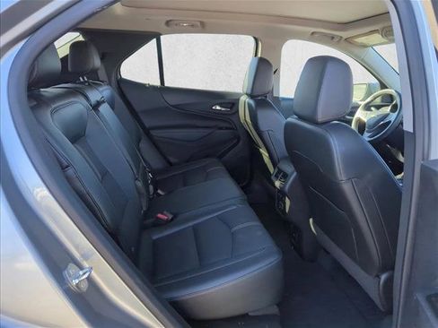 Used 2023 Chevrolet Equinox Premier image 17