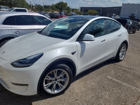 Used 2021 Tesla Model Y Long Range AWD/4WD image 2