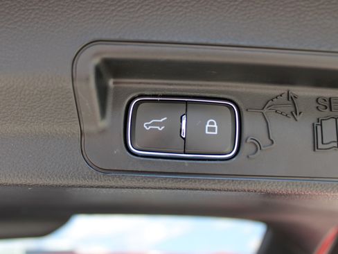 Used 2024 Ford Explorer Limited image 16