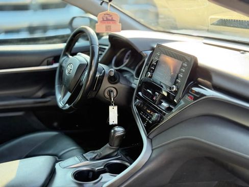 Used 2022 Toyota Camry SE FWD image 12