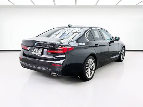 Used 2023 BMW 530e w/ Premium Package image 4