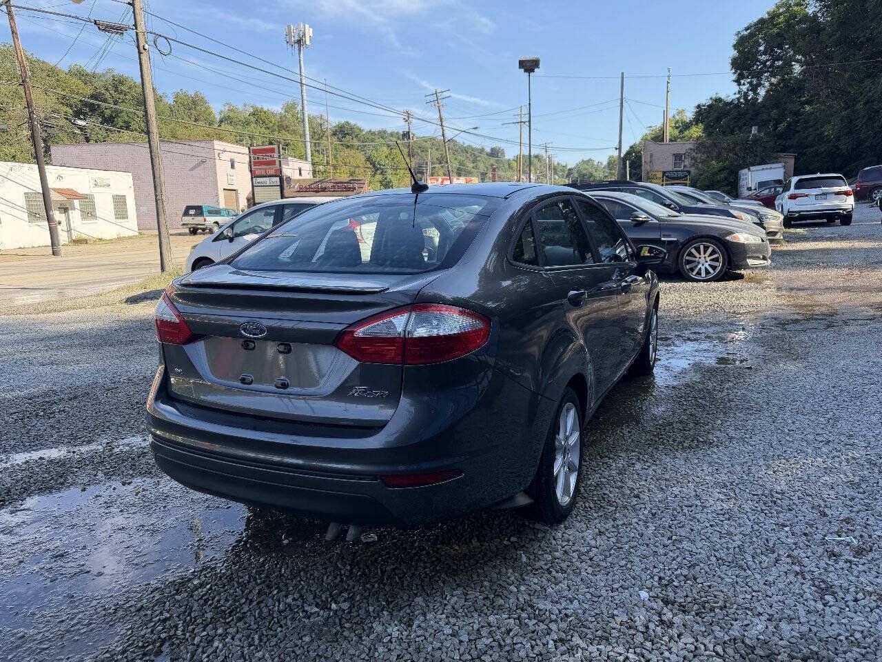 Used 2016 Ford Fiesta SE w/ Equipment Group 201A FWD image 8