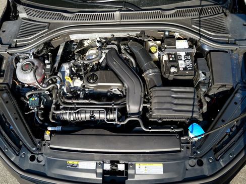 Used 2025 Volkswagen Jetta SE w/ Sunroof Package FWD image 53