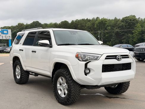 Used 2023 Toyota 4Runner SR5 Premium w/ Moonroof Package AWD/4WD image 8