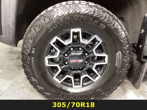 Used 2024 GMC Sierra 2500 AT4X image 9
