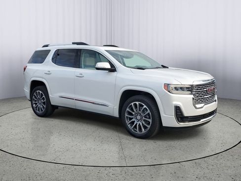 Used 2021 GMC Acadia Denali w/ Denali Technology Package image 2